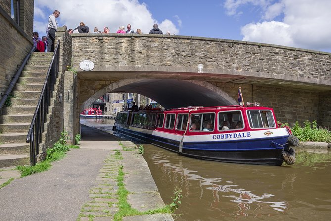 1-Hour Public Cruise - Aireville Park and the Skipton setting
