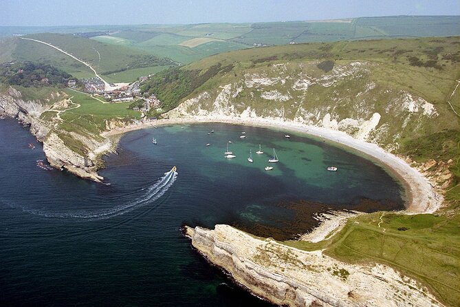 2 DAY TOUR | Jurassic Coast, Glastonbury, Stonehenge & Salisbury - Corfe Castle and the village of Corfe