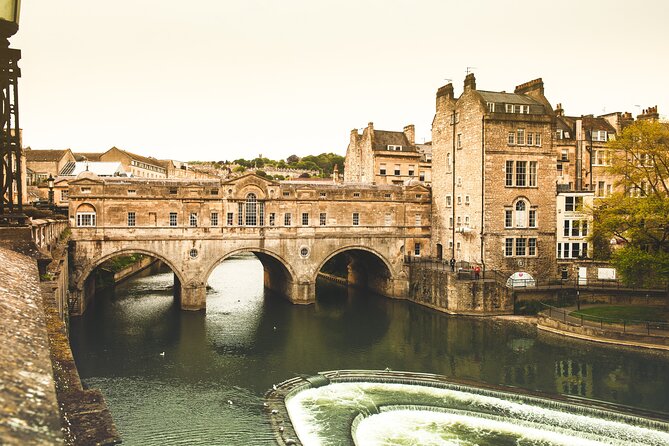2-Day Windsor, Stonehenge, Bath & Oxford Tour Including Admission - Choosing between the B&B and hotel