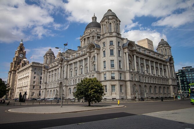 2-Hour Private Liverpool Walking Tour - Town Hall, squares, and St. Nicholas Gardens