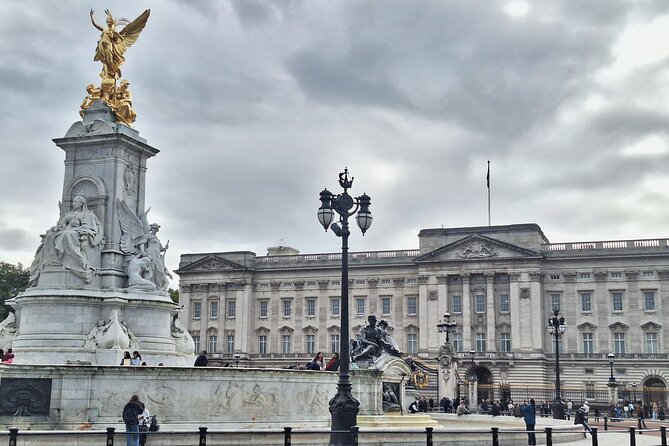 2 Hour Walking Tour from Buckingham Palace to Big Ben - Green Park, the Victoria Memorial, and Clarence House