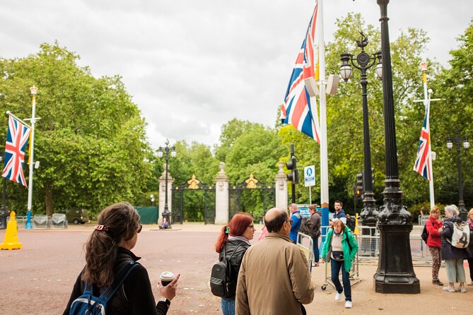3-Hour Private Guided Walking Tour of London - Leicester Square and the finish at Piccadilly Circus