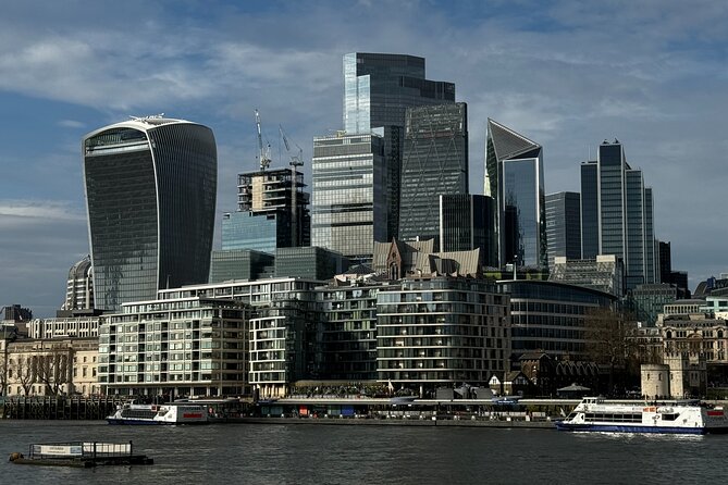 30 Major London Attractions Walking Tour With Photos - St James’s scenery and the route toward Piccadilly