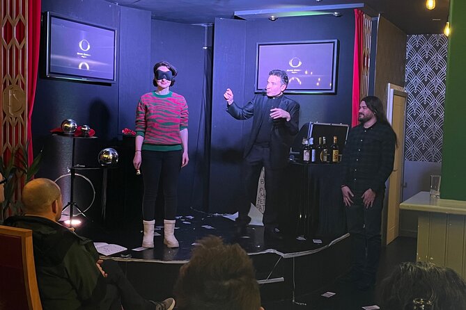 90 Minute Family Close-Up Magic and illusionism Show in Blackpool - Why children and adults can enjoy the same evening