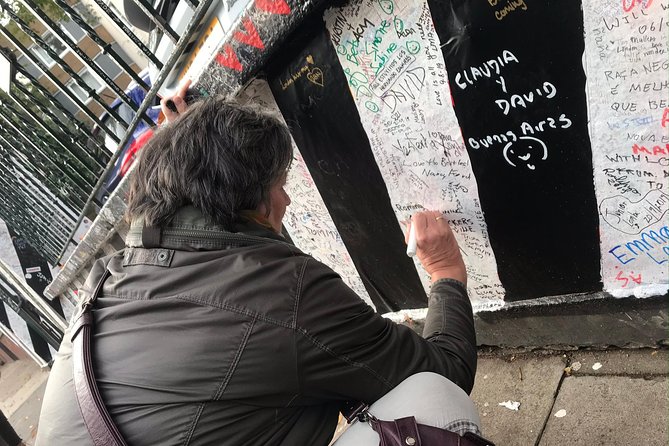 A Beatles London taxi tour and sightseeing experience - Abbey Road is the photo stop everyone expects