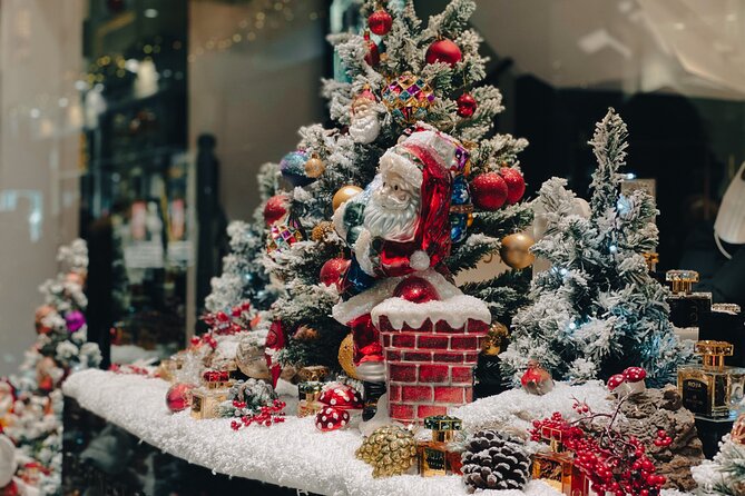 A Fairytale Christmas Day with Food and Christmas Concert - Covent Garden’s tree and the mistletoe stop