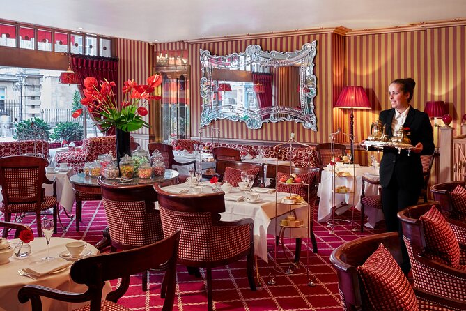 Afternoon Tea at The Rubens at the Palace, Buckingham Palace - The Palace Lounge and the first cup of tea