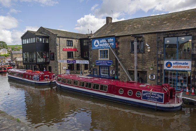 Afternoon Tea Cruise in North Yorkshire - A slow afternoon on the Leeds and Liverpool Canal