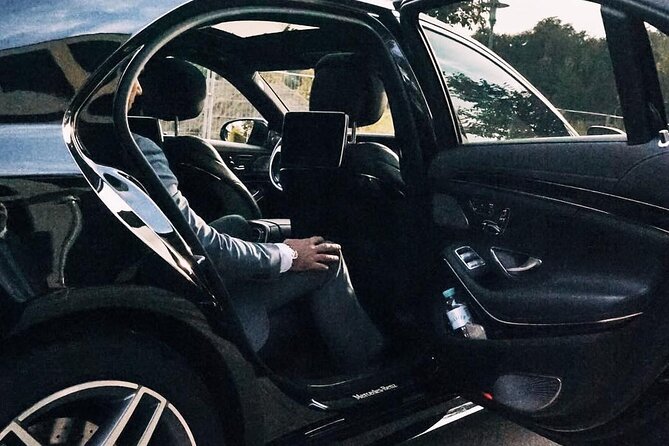 Arrival Transfer: London Airport LHR to London by Business Car - What the 60-minute waiting period really gives you