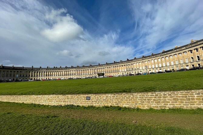 Bath Bridgerton walking tour of filming location with Mobile App - Bath’s famous architecture and the ball locations