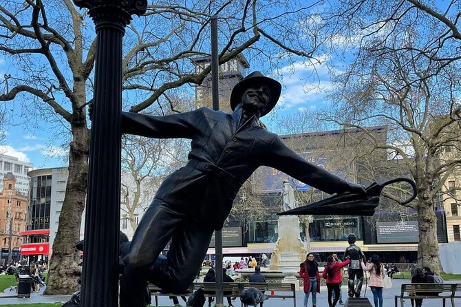 Best of London Walking Tour - 3 Hours, Small Group max 10 people - Small groups and the value of the guide