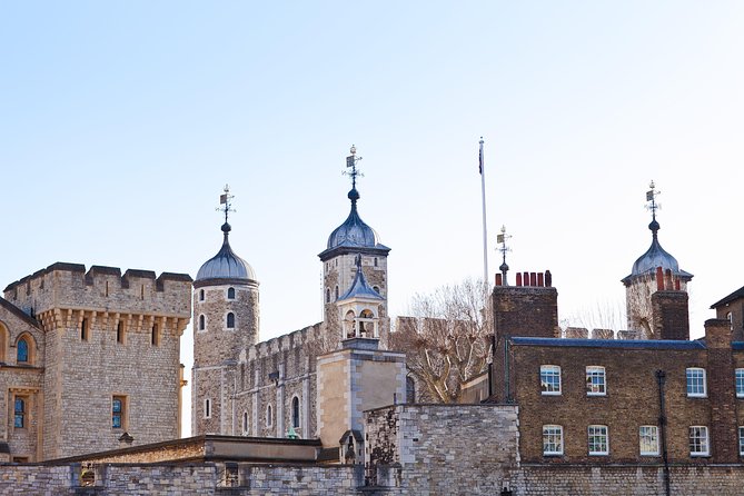 Black Taxi Tour of London: Classic Sightseeing Bespoke & Fun - The Tower of London offers the strongest outside story