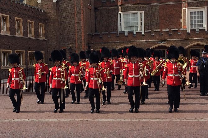 British Royalty walking tour including The Changing Of The Guard! - Royal parks and the space between the palaces