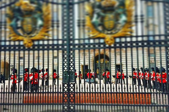 British Royalty walking tour including The Changing Of The Guard! - Westminster Palace and the wider royal story