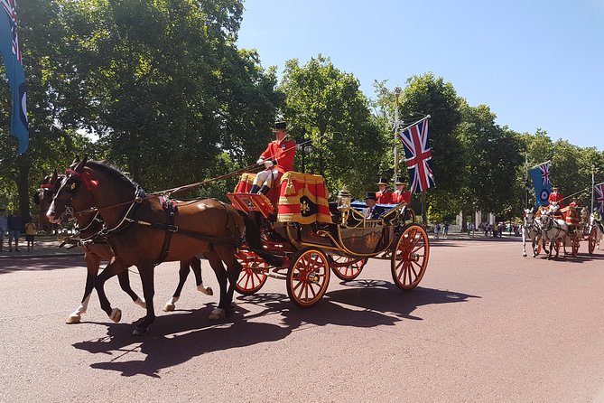 British Royalty walking tour including The Changing Of The Guard! - How the guide shapes the experience