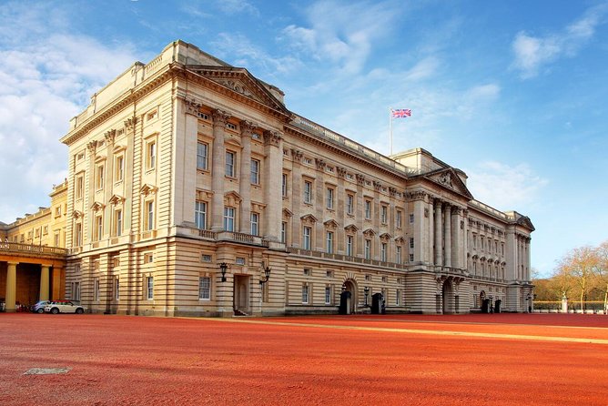 Buckingham Palace and Vintage Bus Tour of London - The Thames cruise from the Tower area