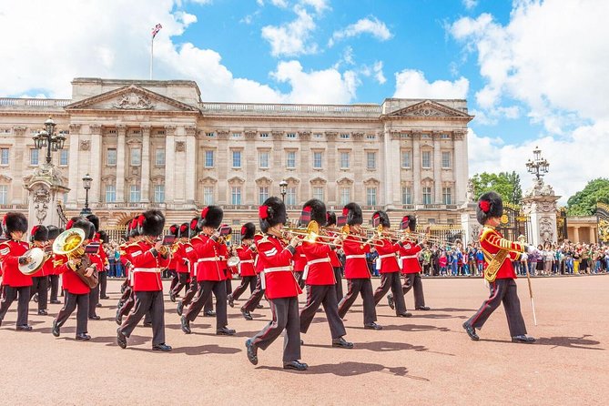Buckingham Palace and Windsor Castle Self-Guided Tour with Coach - The crucial Victoria transfer at 1:30 pm