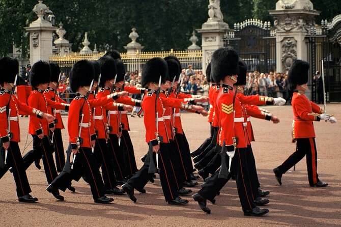 Buckingham Palace & Changing of the Guard Experience - Buckingham Palace: photos, history, and crowd control