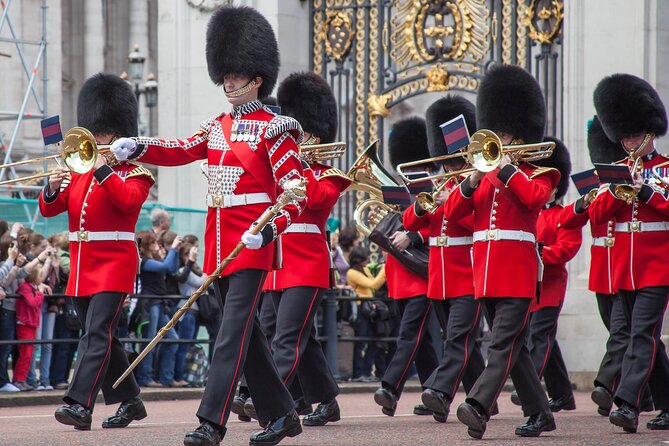 Buckingham Palace, Changing of the Guard & Thames Boat Ride - Royal London in a compact two-hour route