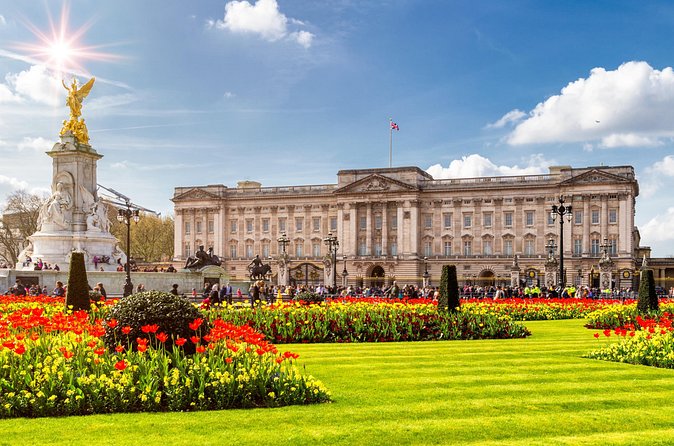 Buckingham Palace, Changing of the Guard & Thames Boat Ride - What to expect from the Changing of the Guard
