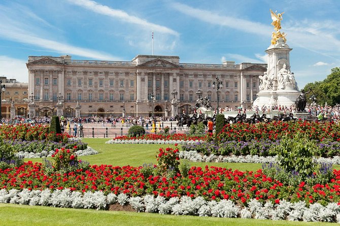 Buckingham Palace Entrance Ticket & Changing of the Guard Tour - The Changing of the Guard: impressive, but not guaranteed