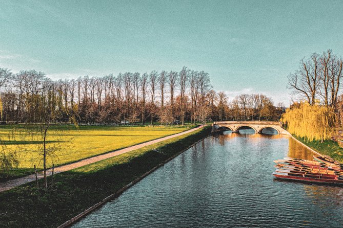 Cambridge Riverside Walk From Queen’s College to Trinity College - Queen’s College and the first taste of student life