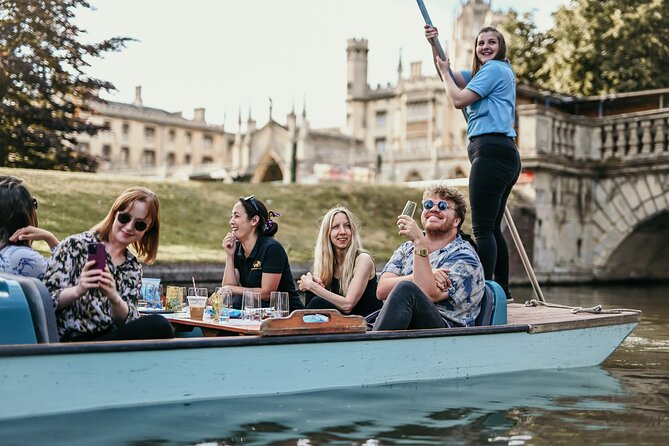 Cambridge - Shared Punting Tour - The guides make or break the experience