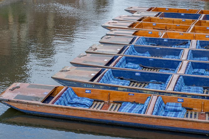 Cambridge University Colleges Guided Punting Tour - Bridges that reward a low viewpoint