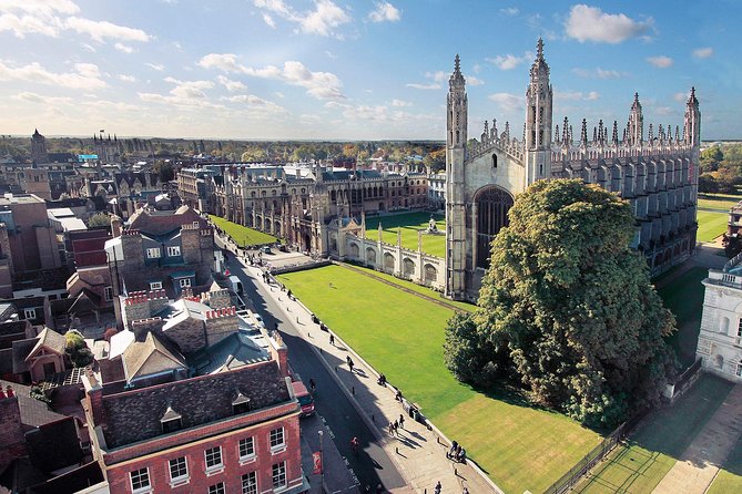 Cambridge University Walking Tour by Alumni™ Kings College Option - Trinity, St John’s, and college rivalry