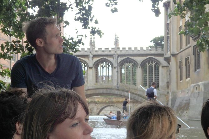 Cambridge Walking & Punting Tour by Alumni™ King’s College Option - Cambridge in two acts: streets first, river second