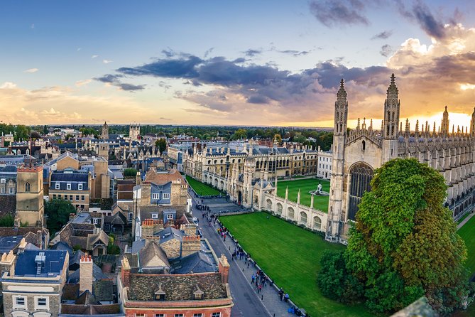 Cambridge Walking & Punting Tour by Alumni™ King’s College Option - Queens’, the Mathematical Bridge, and the College Backs
