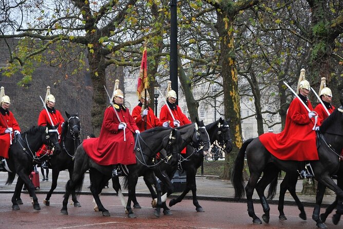 Changing of the Guard Guided Walking Tour in London - What the guides add to the walk