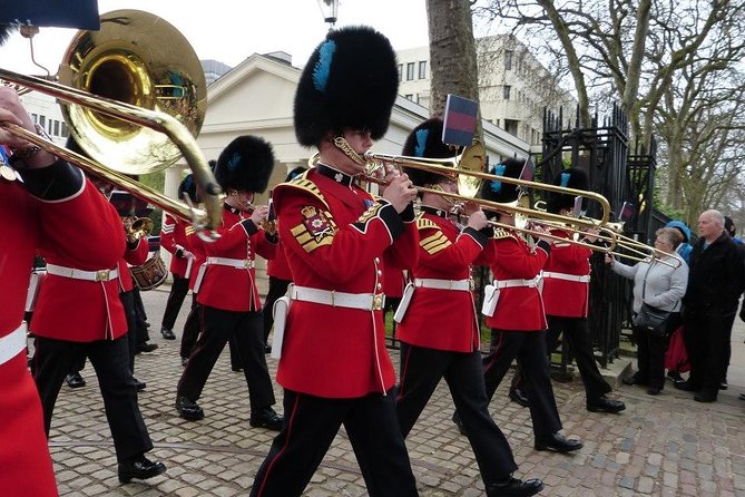 Changing of the Guard Guided Walking Tour in London - Timing, ceremony changes, and crowd levels
