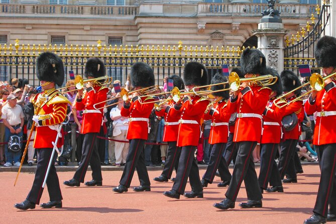 Changing of the Guard & Royal Food Tour with 15+ Tastings - A royal morning with food at its center