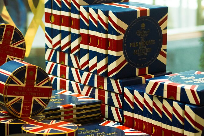 Changing of the Guard & Royal Food Tour with 15+ Tastings - Fortnum & Mason and the historic snack