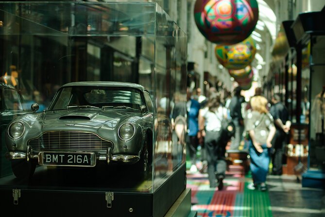 Changing of the Guard & Royal Food Tour with 15+ Tastings - The Ritz and the afternoon tea box