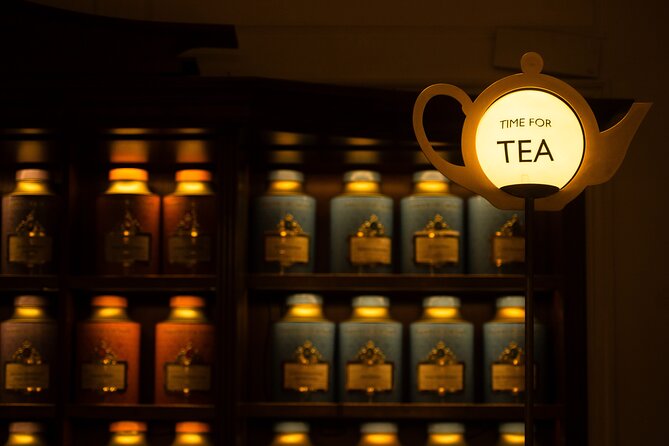 Changing of the Guard & Royal Food Tour with 15+ Tastings - Understanding the Changing of the Guard