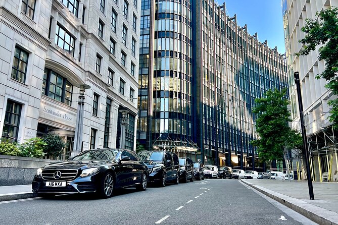 Chauffeur limo Services Heathrow Airport To/From anyLondon Hotel - A 45 to 90 minute ride into London