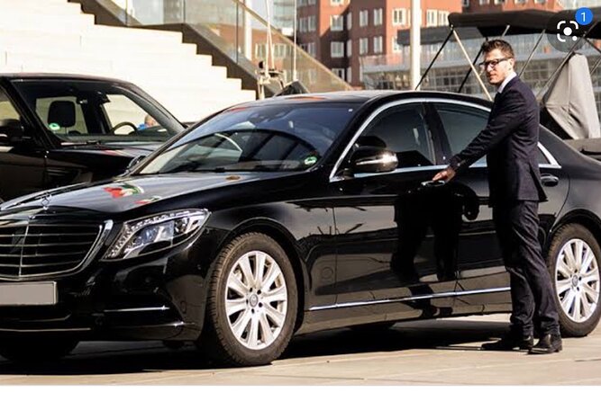 Chauffeur Service For Airport Transfers in London 2025 - Operating hours, timing, and booking details