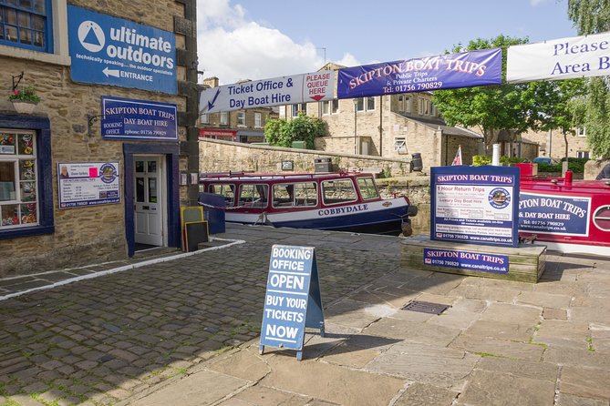 Day Boat Hire - Taking the helm from Coach Street