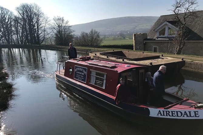 Day Boat Hire - Locks, gates, and the teamwork that makes the day