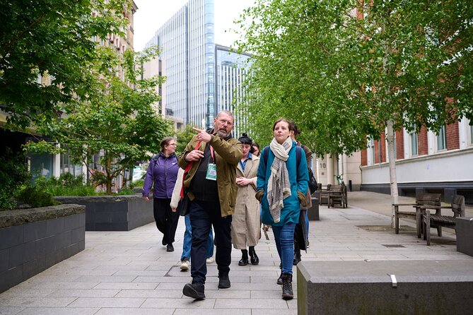 Devour London Historical Pub Tour:Traditional British Food & Ales - How the guides shape the experience