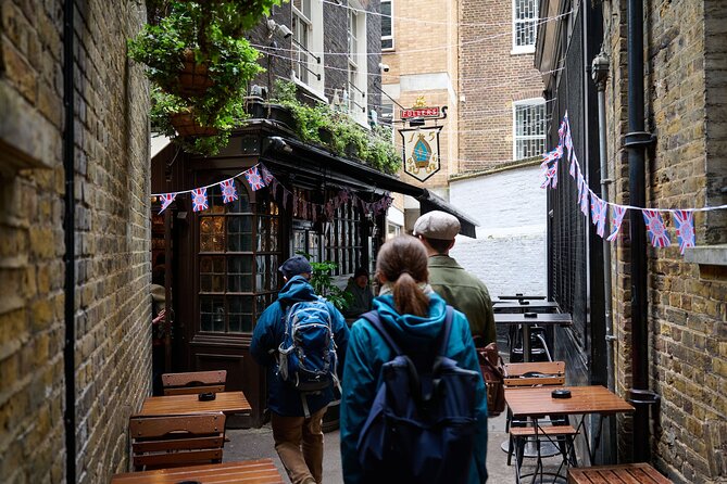 Devour London Historical Pub Tour:Traditional British Food & Ales - The Old Bell Tavern and a cider pairing