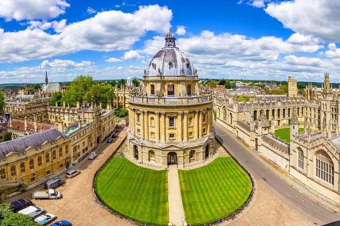 Discover Oxford and Cambridge with Guide from London by Coach - Leaving London for Oxford