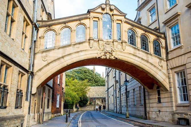 Discover Oxford and Cambridge with Guide from London by Coach - The road from Oxford to Cambridge