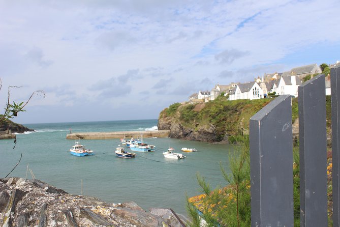 Doc Martin Tour in Port Isaac, Cornwall - Port Wenn begins at Port Isaac Harbour