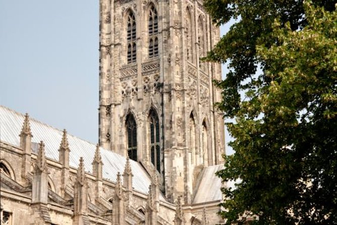 Dover Shore Excursion:Post-Cruise Tour to London via Canterbury and Leeds Castle - Canterbury: Cathedral, Medieval Streets, and Limited Time