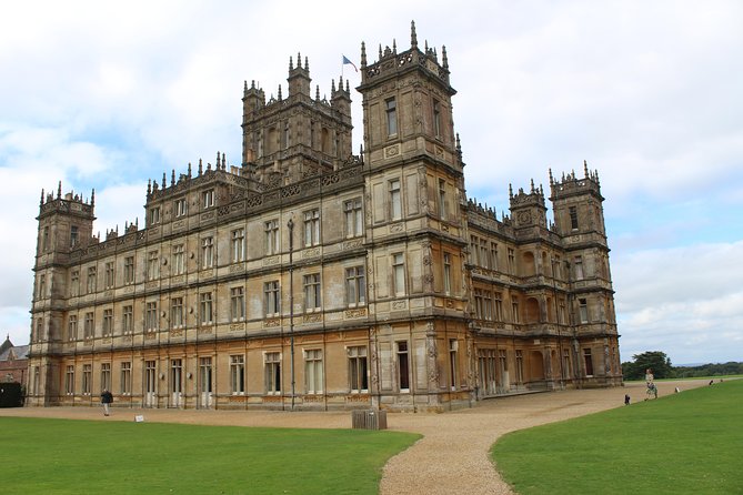 Downton Abbey and Village Small Group Tour from London - Three hours for rooms, gardens, and a little lunch