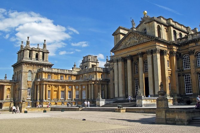 Downton Abbey sites, Cotswolds and Blenheim Palace from London - The 7:30 a.m. departure from central London