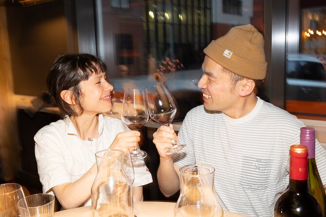 Four hour walking wine tasting tour of Manchester's best bars - Starting with statues and city-centre sights